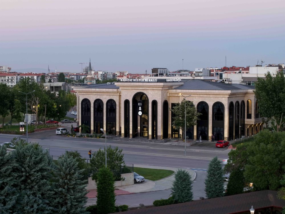 KARATAY KÜLTÜR MERKEZİ AİLE VE ŞEHİR HAYATINA DEĞER KATIYOR (1).JPG