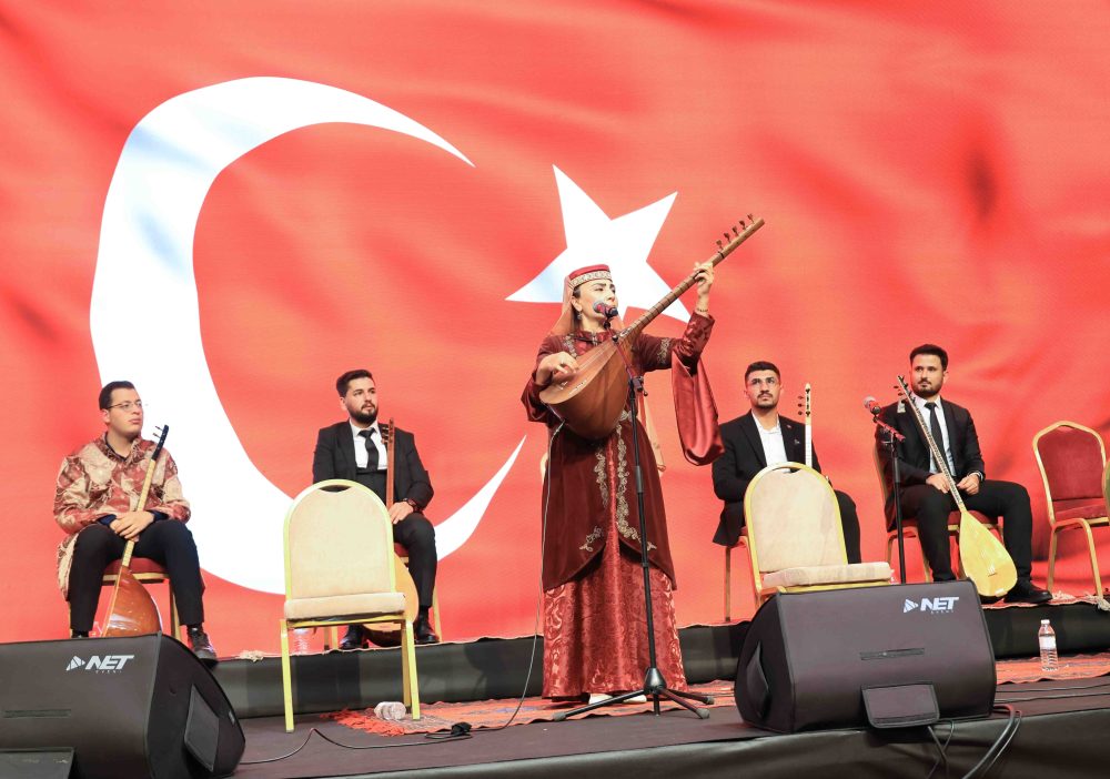60. KONYA ÂŞIKLAR BAYRAMI MUHTEŞEM FİNALLE TAÇLANDI (1).jpg