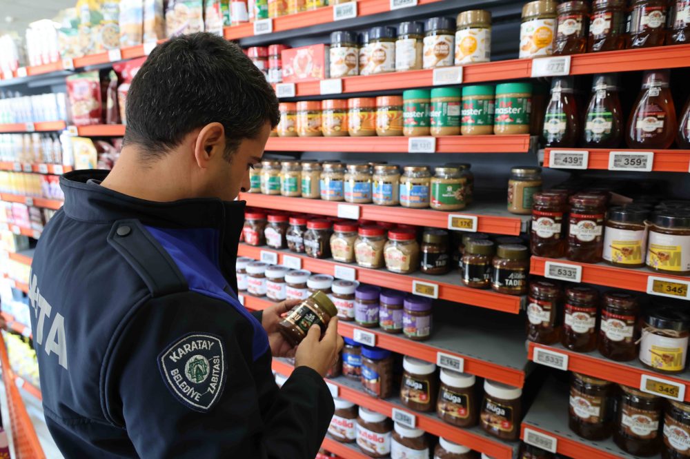 KARATAY’DA MARKET VE OKUL KANTİNLERİNE SIKI DENETİM (2).JPG