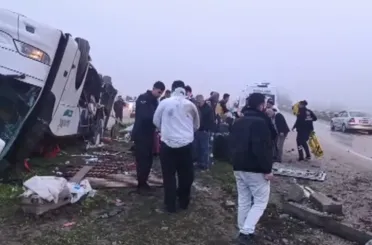 Adana’da Yolcu Otobüsü Devrildi: 2 Ölü, 19 Yaralı