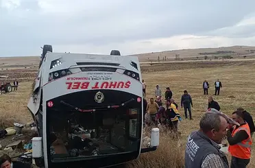 Afyonkarahisar’da İşçileri Taşıyan Midibüs Devrildi: 1 Ölü, 27 Yaralı