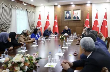 Bakan Yerlikaya’dan Diyarbakır Annelerine Destek!