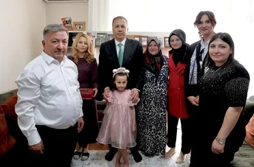 Bakan Yerlikaya'dan Konya'da Şehit Ailesine Ziyaret! Aziz Hatırası Asla Unutulmayacak!