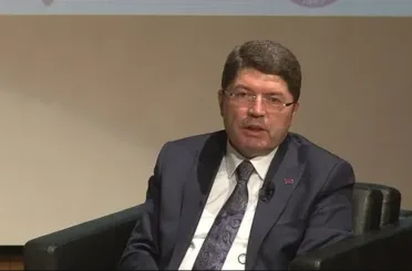  Bakan Yılmaz Tunç: Vesayetçi Ruh Ortadan Kaldırılmalı! 28 Şubat'ın Açtığı Yaralar Çok Derin!