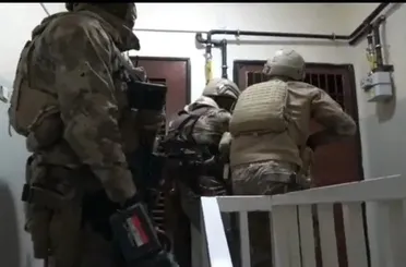 Bakanı Yerlikaya: Uyuşturucu Tacirlerinin Enselerindeyiz! 46 ilde Narkoçelik-2 operasyonu! 227 şüpheli yakalandı!