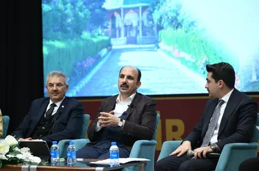 Başkan Altay Akşehir’de Esnafla ve Gençlerle Buluştu