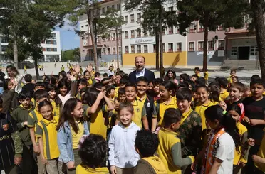 Başkan Altay, Çocukluk Yıllarının Geçtiği Okulda Öğrencilerle Buluştu
