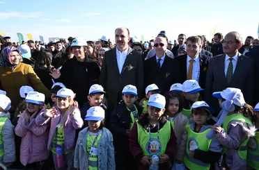 Başkan Altay Öğrencilerle Birlikte 15 Bin Fidanı Toprakla Buluşturdu