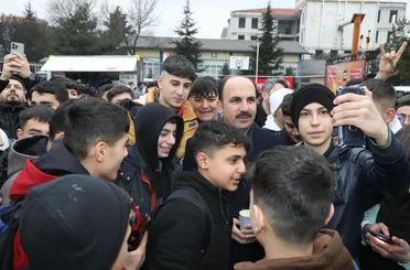 Başkan Altay Öğrencilerle ve Esnafla Buluştu