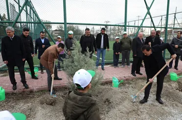 Başkan Hasan Kılca, Öğrencilerle Fidan Dikti