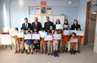 BAŞKAN KAVUŞ, ÇOCUKLARIN KARNE SEVİNCİNE ORTAK OLDU