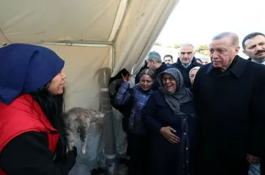 Cumhurbaşkanı Erdoğan'dan Malatya ve Adıyaman'daki çadır kentlere ziyaret