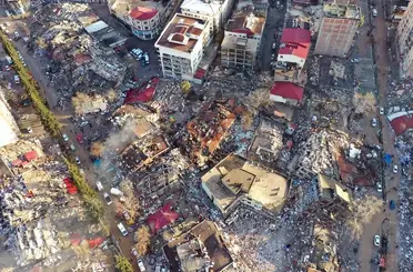 Deprem Bölgesinde ölü ve yaralı sayısı artıyor! Cumhurbaşkanı yardımcısı Fuat Oktay yeni açıklamalar yaptı.