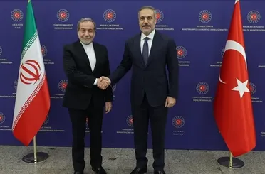 Hakan Fidan İranlı Mevkidaşı Arakçi İle Görüştü