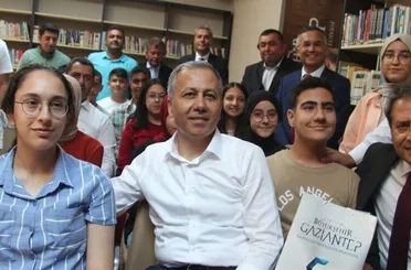 İçişleri Bakanı Ali Yerlikaya İslahiye’de depremzedelerle buluştu