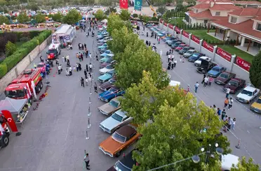 Klasik Otomobiller Meram’da Nostalji Rüzgârı Estirdi