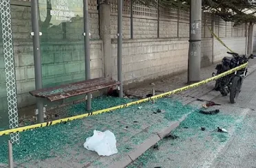 Kontrolden Çıkan Motosiklet Otobüs Durağına Çarptı: 17 Yaşındaki Genç Hayatını Kaybetti
