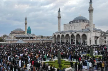 Konya Mevlana Meydanı'nda Ramazan Bayramı coşkusu! Peki, Bayram ne demektir? 