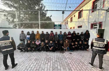 Konya'da 35 düzensiz göçmen şehre girmeden yakalandı