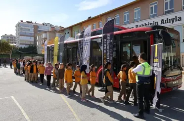 Konya’da Nezaket Otobüsü Seferberliği: 2 Bin 220 Öğrenciye Trafik ve Görgü Eğitimi