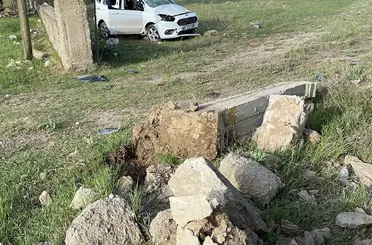 Köpeğe çarpan hafif ticari araç takla attı: 1 yaralı