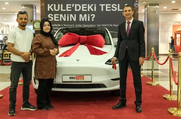 Kulesite AVM’de Talihli Arabasını Aldı