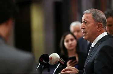 Milli Savunma Bakanı Hulusi Akar'dan Yunanistan'a sert uyarı: Bize tarihi tekrarlatmayın akıllı olun