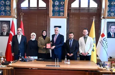 TBMM Başkanı Kurtulmuş’a Konya’da Anlamlı Hediye: Gazze’nin Acısını Anlatan Eser Takdim Edildi