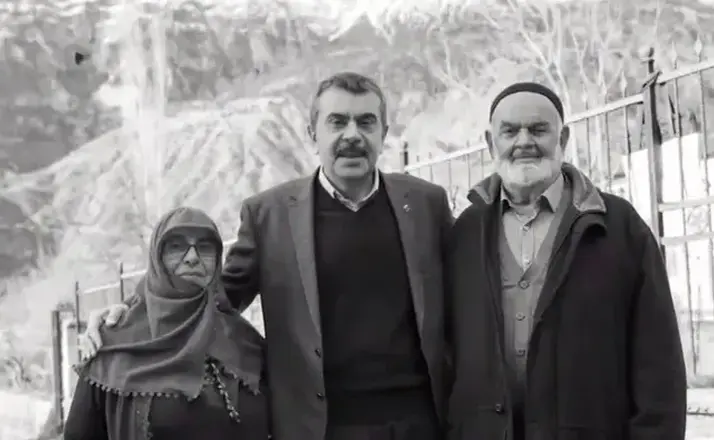 Bakan Yusuf Tekin’den Anne ve Babasına Vefa Dolu Sözler: “Her Sabah Mutlaka Ararım”