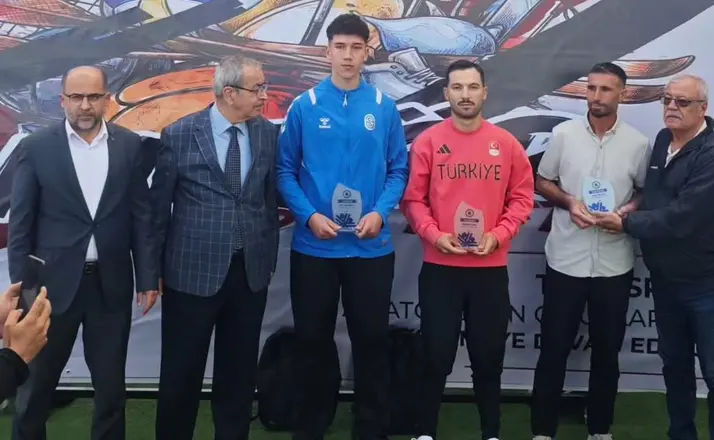 Konya’nın Başarılı Bisikletçisi Ramazan Yılmaz’a “Yılın Sporcusu” Ödülü