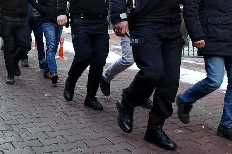 Ankara Merkezli 14 İlde Suç Örgütü Operasyonu: 20 Şüpheli Tutuklandı!