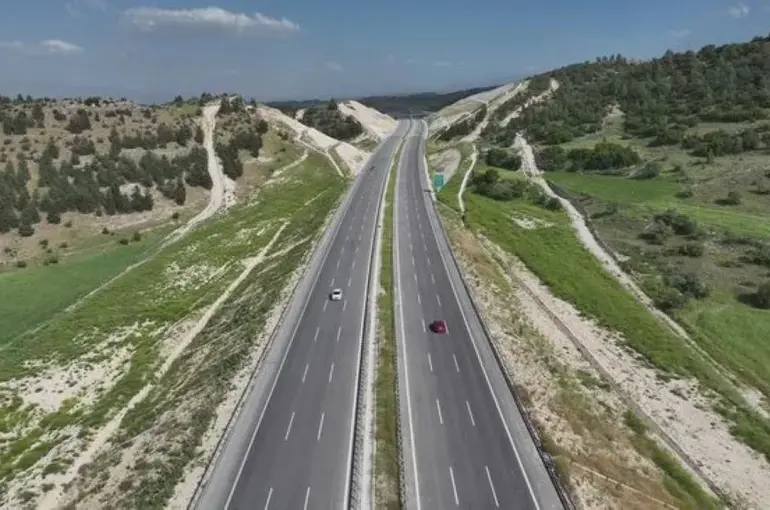 Aydın-Denizli Otoyolu Açılıyor: Seyahat Süresi 55 Dakikaya Düşecek!