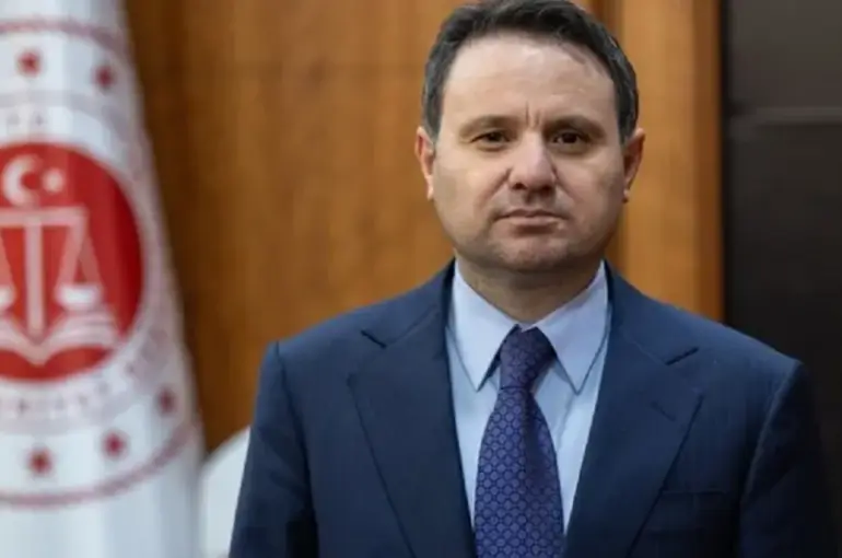 Bakan Gürlek'ten AHBAP Soruşturması Mesajı: "Toplanan Her Bağışın Hesabı Verilebilmelidir"