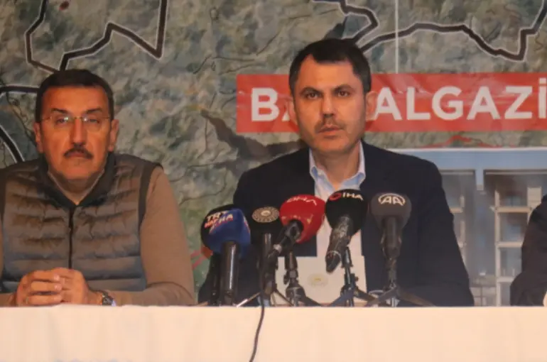 Bakan Kurum, “Hasar tespitlerimizi 5 bin 600 personelimizle 6 ilimizde aralıksız sürdürüyoruz.