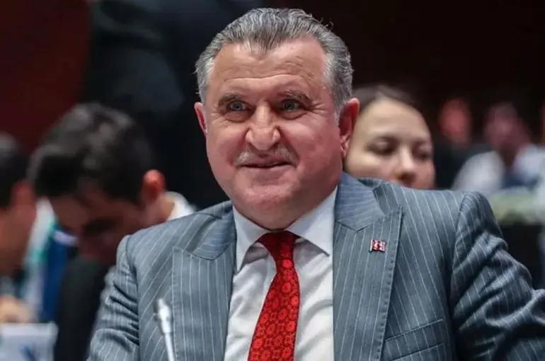 Bakan Osman Aşkın Bak duyurdu: KYK burs başvuruları başladı!