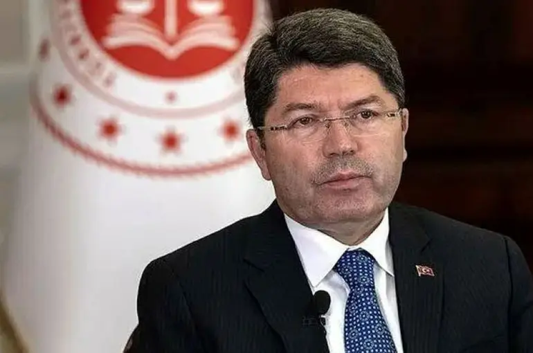 Bakan Tunç’tan FETÖ ile Mücadelemiz Sürecek Mesajı!