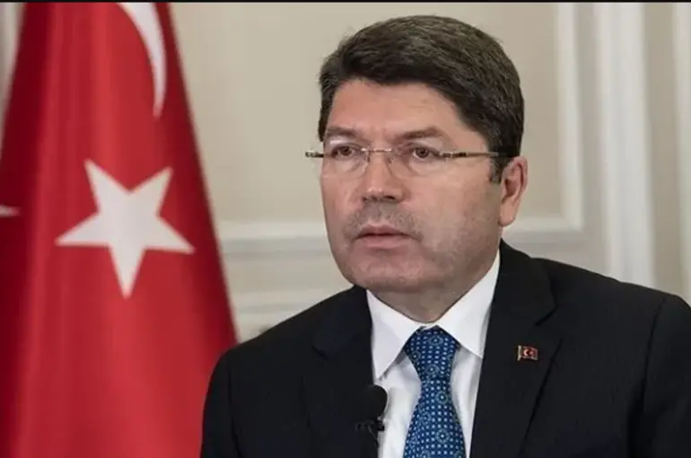 Bakan Tunç'tan mahkeme heyetini başörtülü diye reddetme skandalına sert tepki!