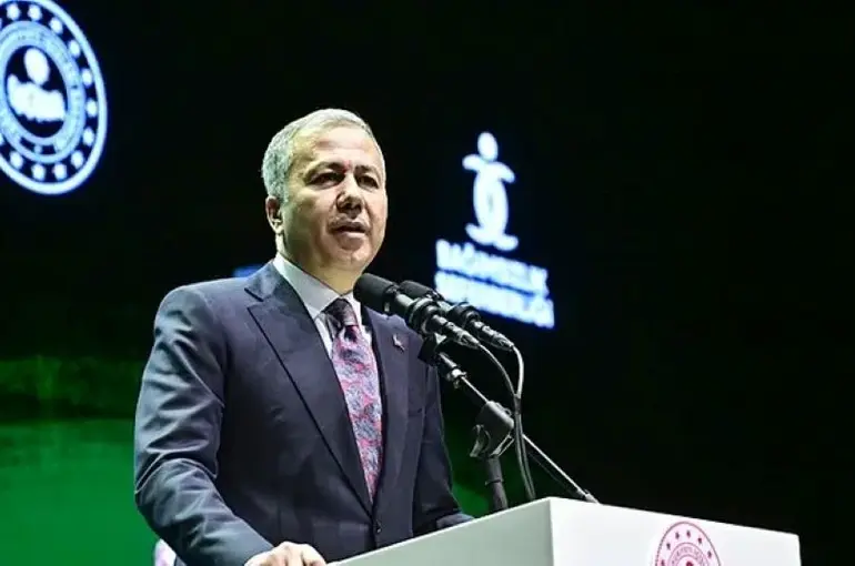 Bakan Yerlikaya: Göçmenlerin yüzde 42'si Halepli! Olumlu ortam olursa evlerine dönecektir!