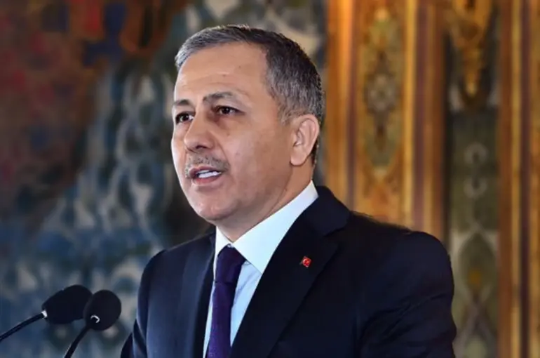 Bakan Yerlikaya: Suç örgütlerine nefes aldırmayacağız! İstanbul'da KAFES-42 Operasyonu!