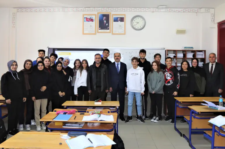 Başkan Altay: “12. Sınıflar ve Üniversiteye Hazırlanan Öğrencilerimiz İçin Nakdi Destek Başvurularımız Başladı