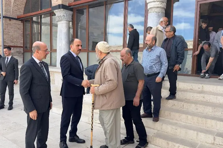 Başkan Altay Alaaddin Camii’nde Vatandaşlarla Buluştu