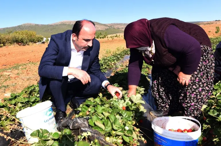 Başkan Altay’dan Dünya Kadın Çiftçiler Günü Mesajı: “Üretimin Gücüne Güç Katıyorlar”