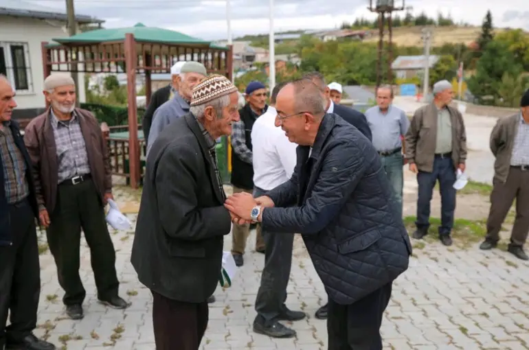 Başkan Kavuş’tan Meram’ın 7 Mahallesine Ziyaret: “Hizmetin Mesafesi Olmaz”