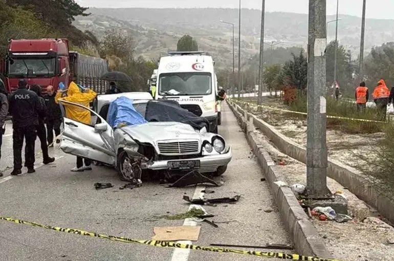 Burdur-Antalya Yolunda Feci Kaza: 1 Ölü, 4 Yaralı