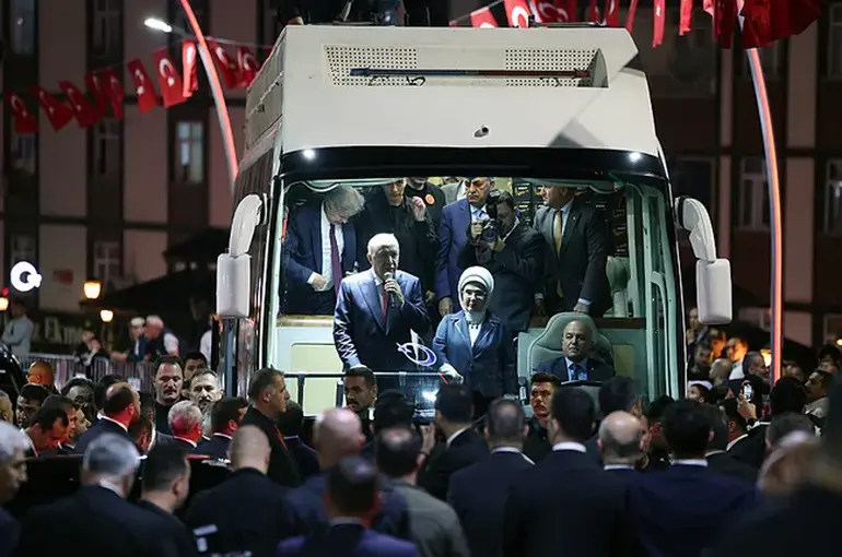 Cumhurbaşkanı Erdoğan Baba Ocağı Güneysu’da: Yaklaşan Seçimler İçin Dikkat Çeken Mesaj