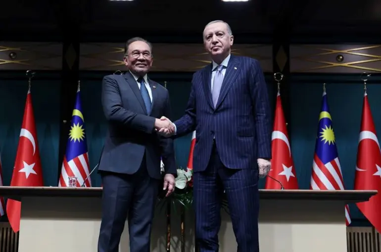 Cumhurbaşkanı Erdoğan İle Malezya Başbakanı Enver İbrahim’den Stratejik İş Birliği Mesajı