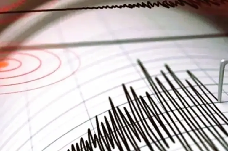 Ege Denizi'nde 5.3 şiddetinde deprem !