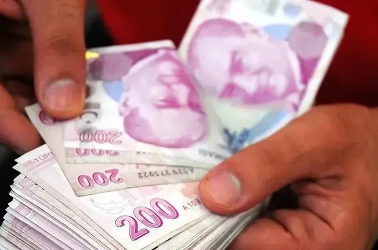 Emekli Maaşlarına Ek Zam Gündemi: Refah Payı Ve Seyyanen Artış Masada!