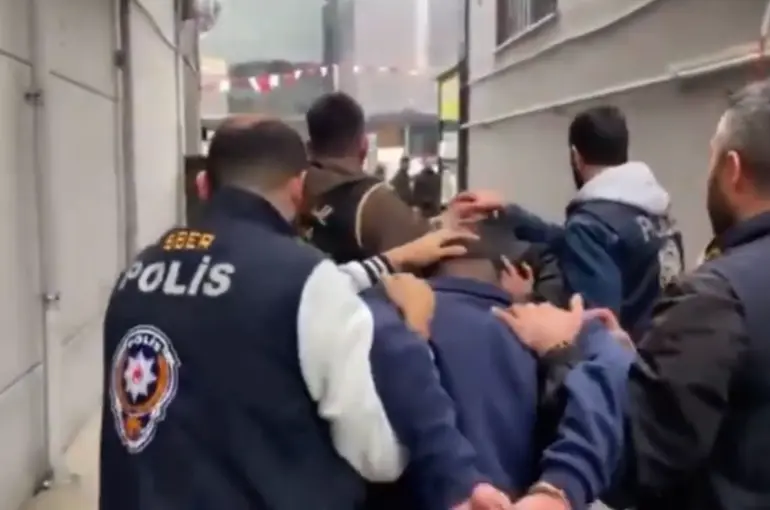 İstanbul Merkezli 2 İlde Suç Örgütlerine Darbe! 33 Şüpheli Yakalandı!