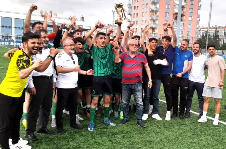 Karatay Belediyespor U17 Futbol Takımı, Liginde Şampiyon Oldu